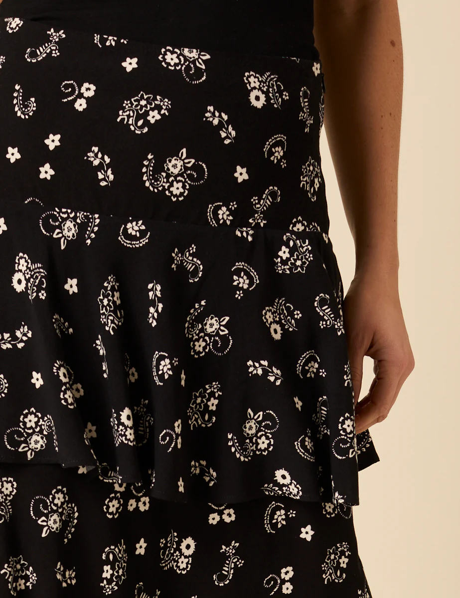 Black Printed Tiered Maxi Skirt - Image 3