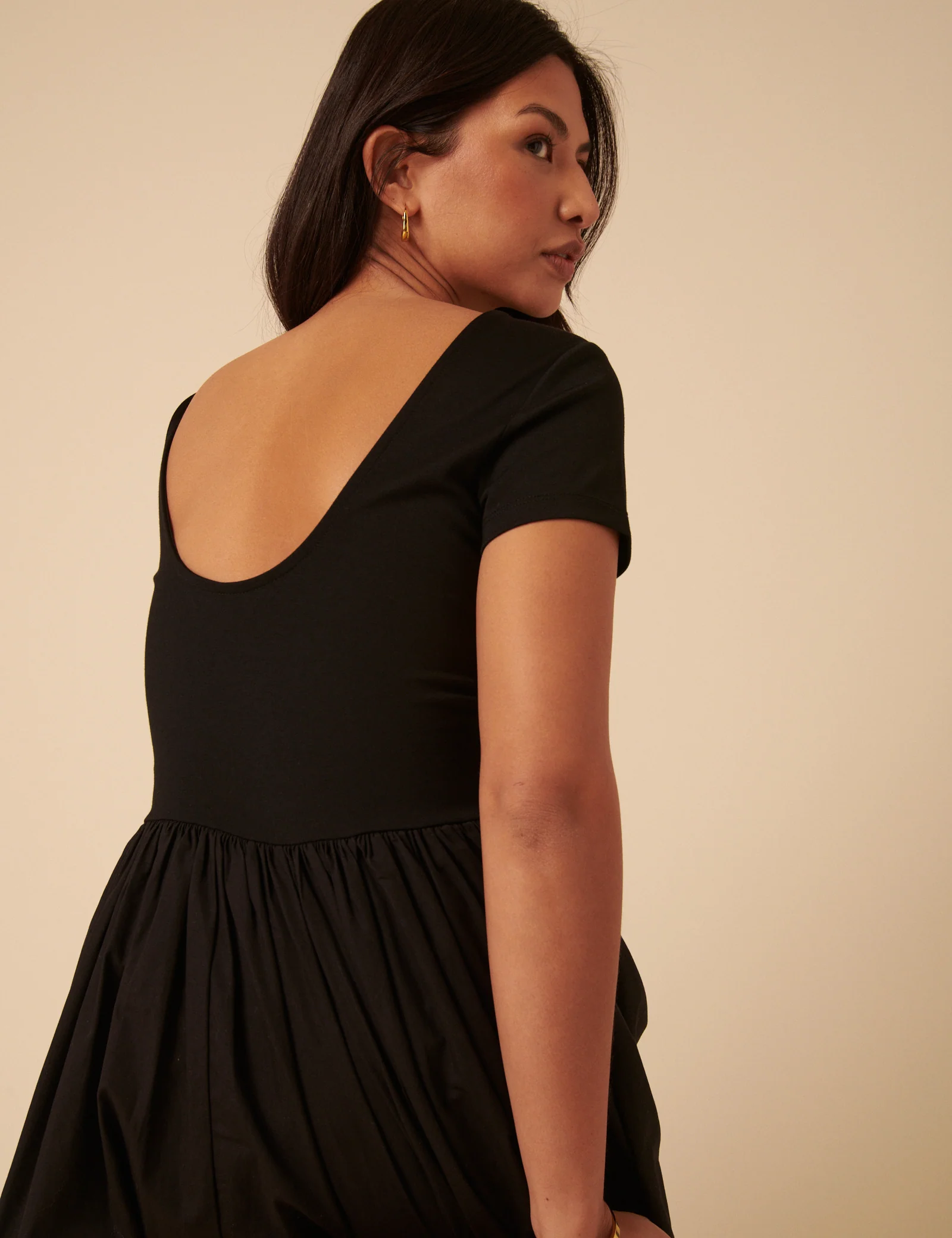 Black Short Sleeve A-line Sarah Midi Dress - Image 2